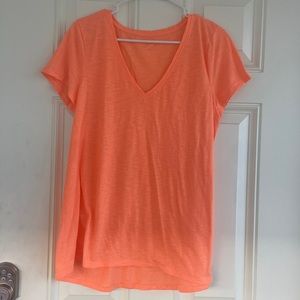 Lilly Pulitzer Large Vneck Tshirt